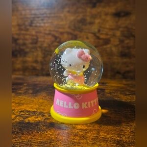 NIB Hello Kitty and Friends Mini Snow Globe - Pink Sanrio Collectible 2025
